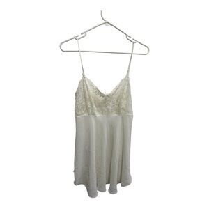 Victoria’s Secret Ivory Lace Chemise Nightgown Medium Sheer Slip Babydoll Dress